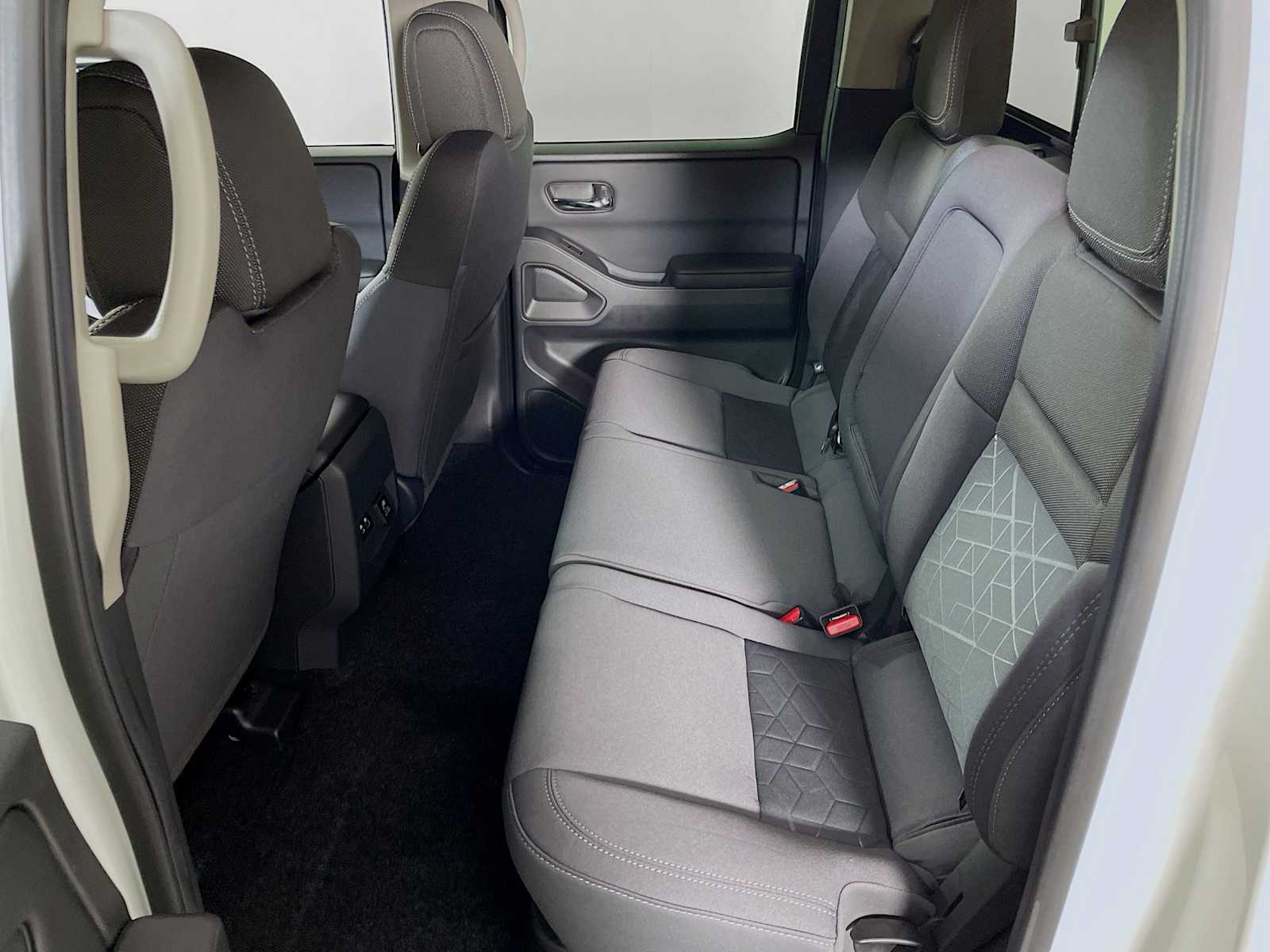2025 Nissan Frontier SV photo 21