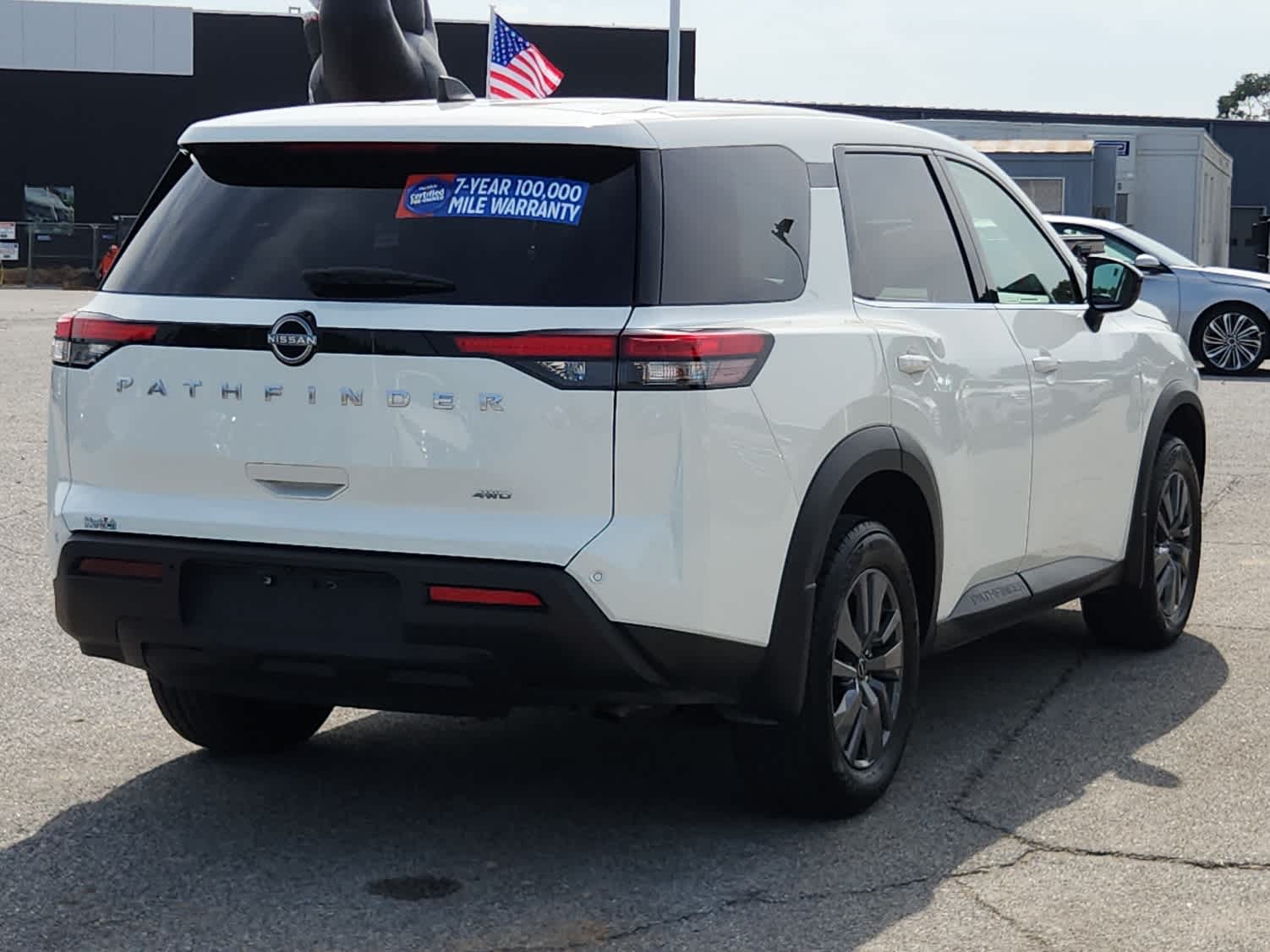 2024 Nissan Pathfinder S photo 3