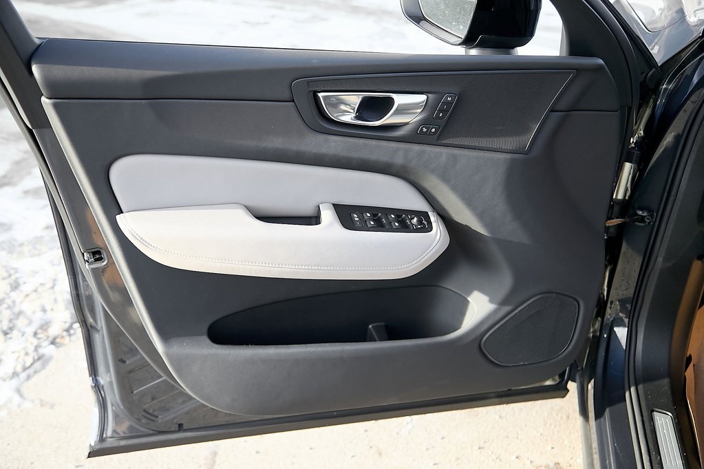 2026 VOLVO XC60 - Image 9