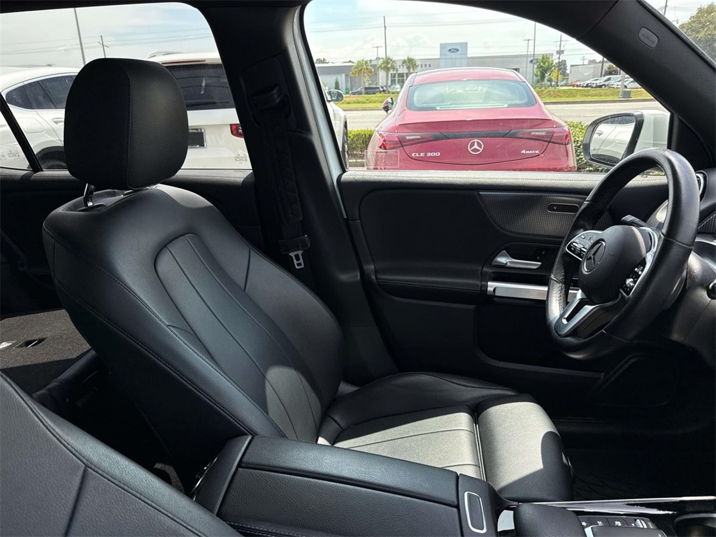 2022 Mercedes Benz GLB 250 photo 6