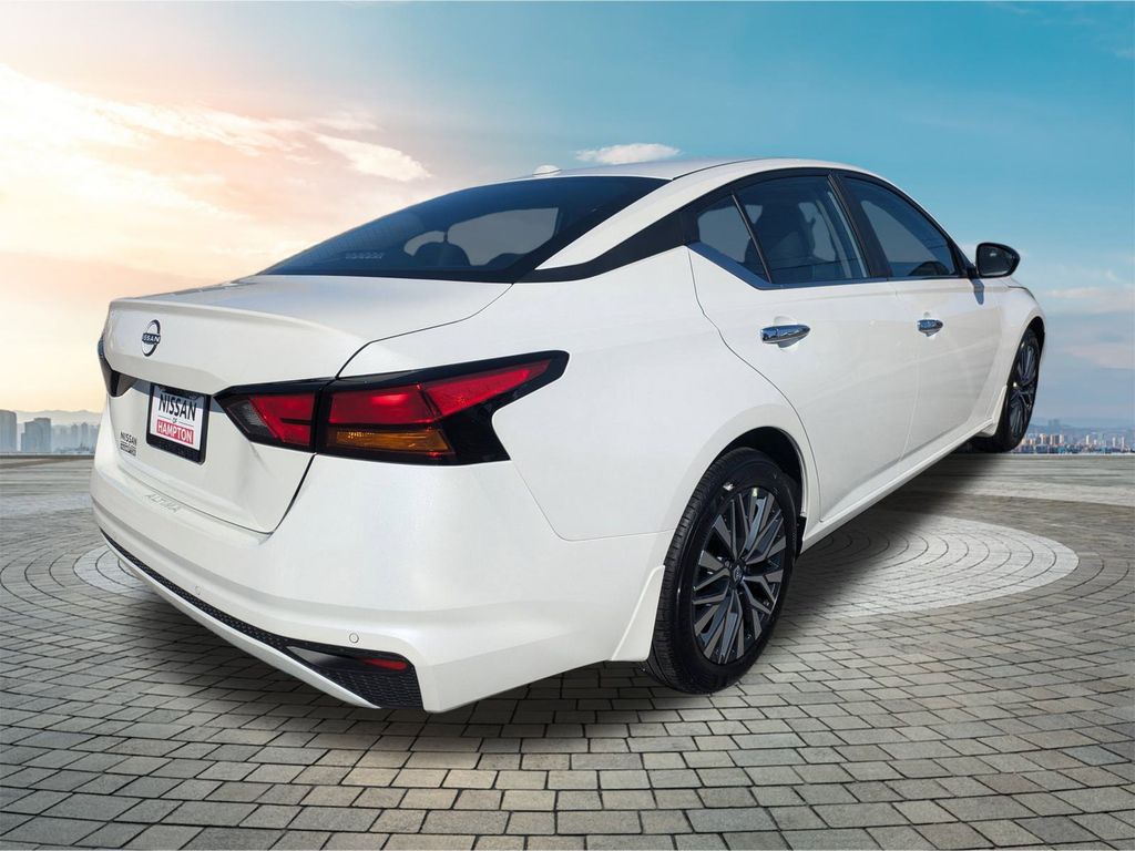 2025 Nissan Altima SV photo 3