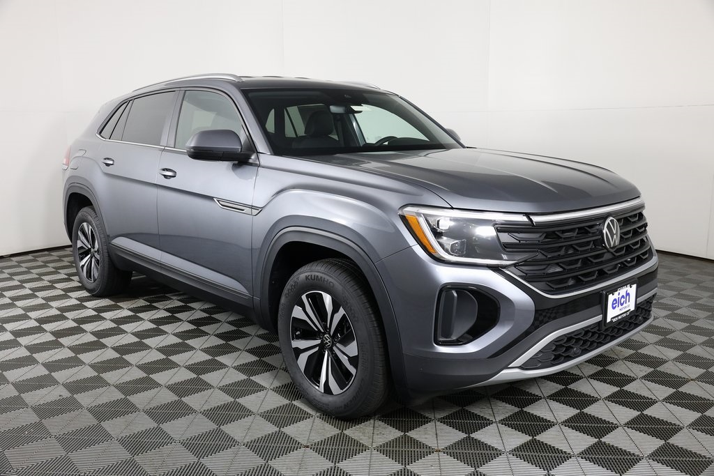 2025 Volkswagen Atlas Cross Sport SE's photo