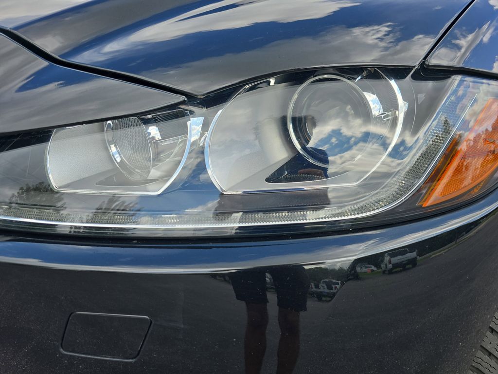 2019 Jaguar F-PACE Prestige photo 28