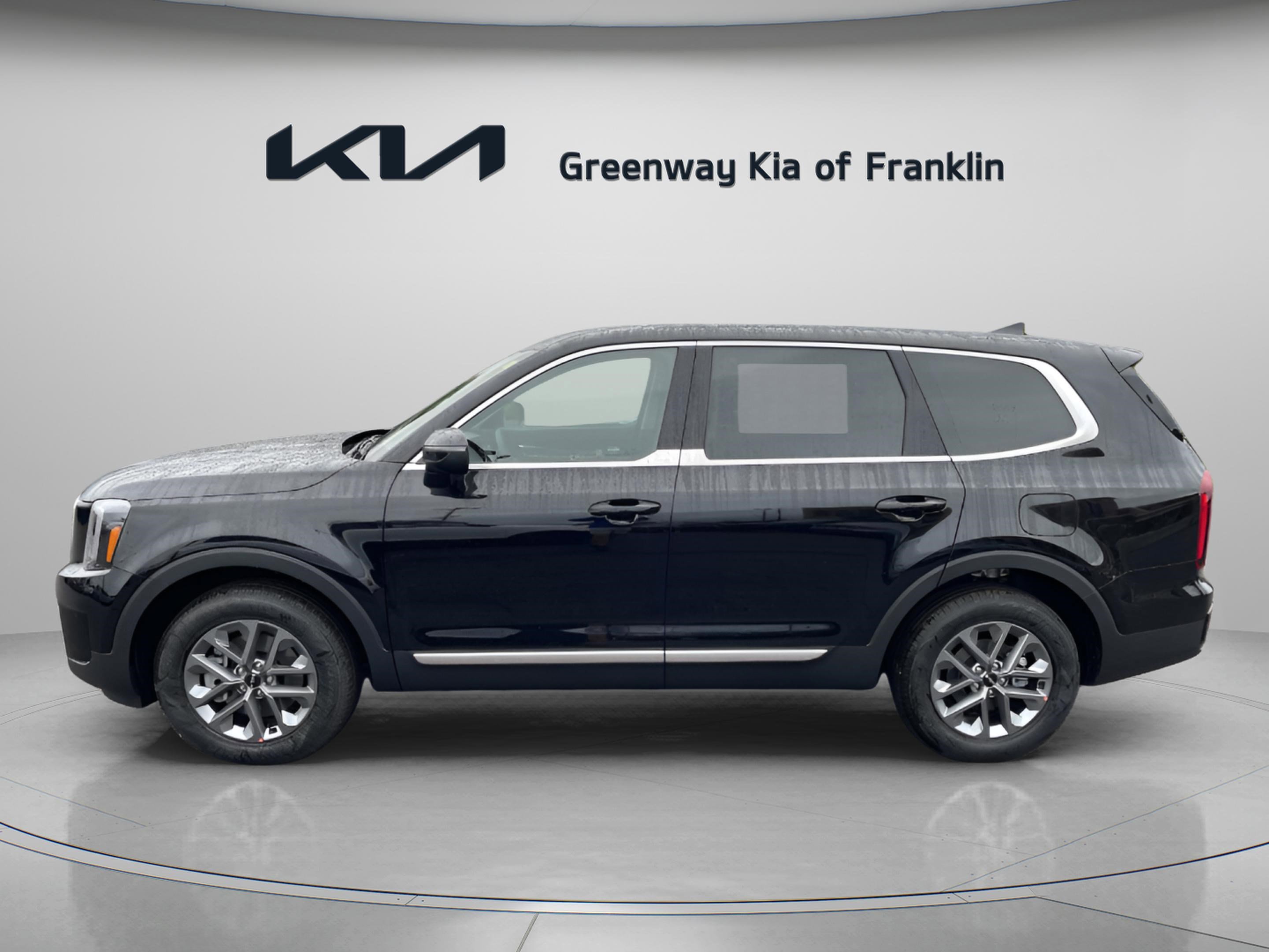 2025 Kia Telluride LX photo 4