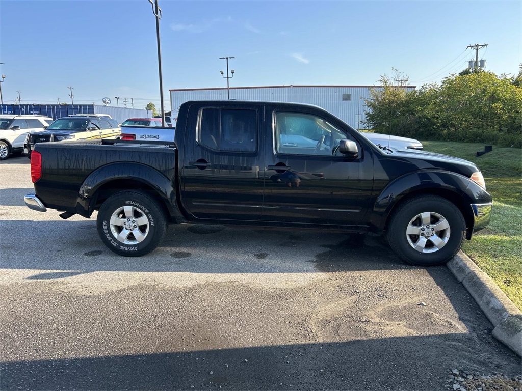 2010 Nissan Frontier SE photo 2