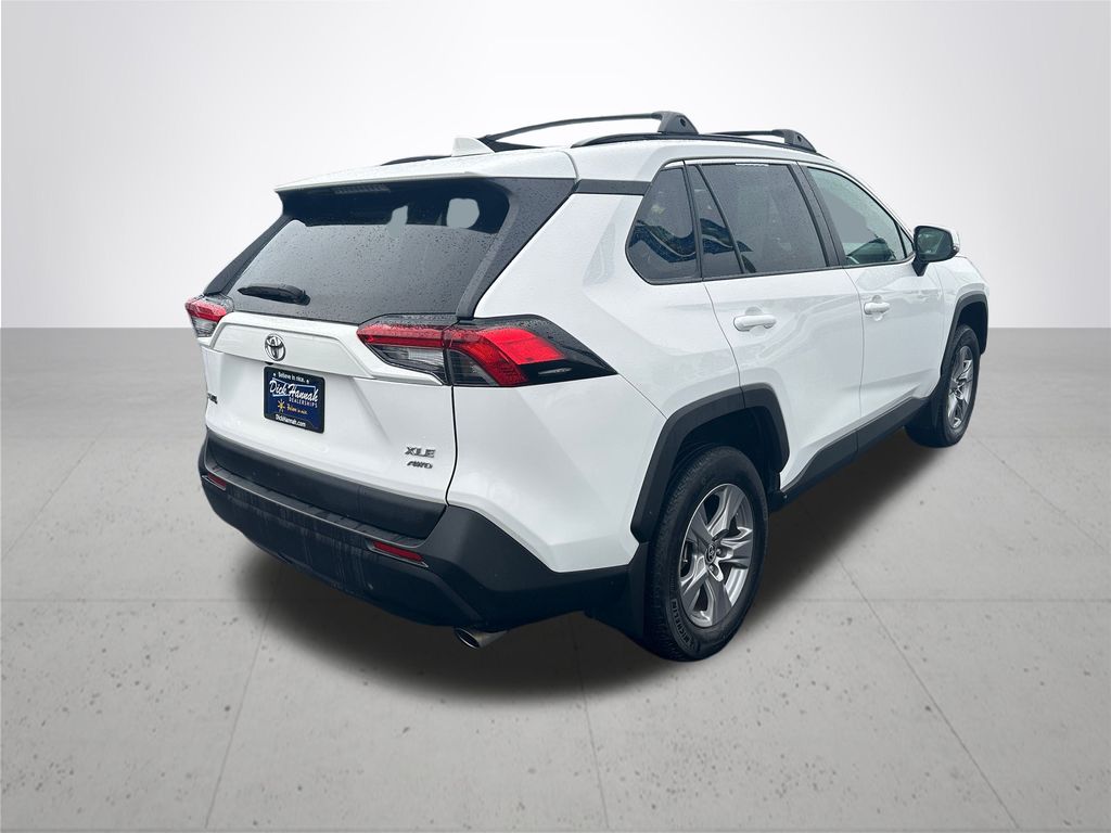 2024 Toyota RAV4 XLE photo 7