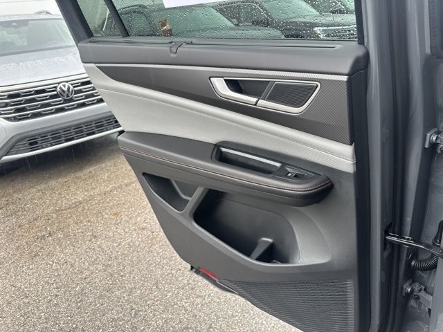 2025 Volkswagen Atlas Peak Edition SE photo 13