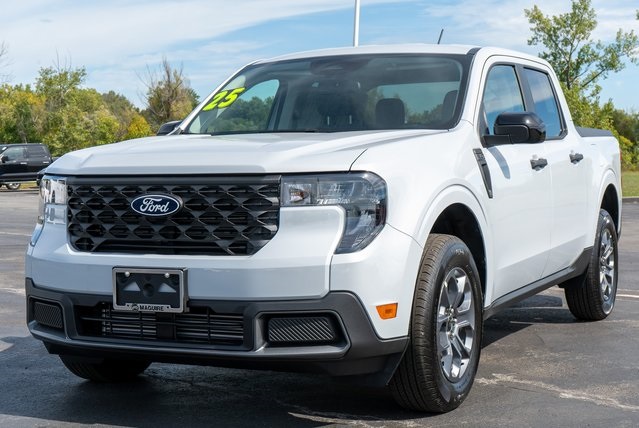 2025 Ford Maverick XLT photo 2
