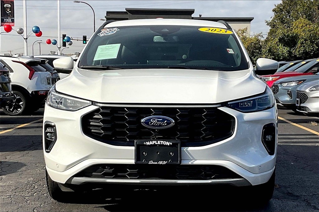 2023 Ford Escape ST-Line Elite photo 2