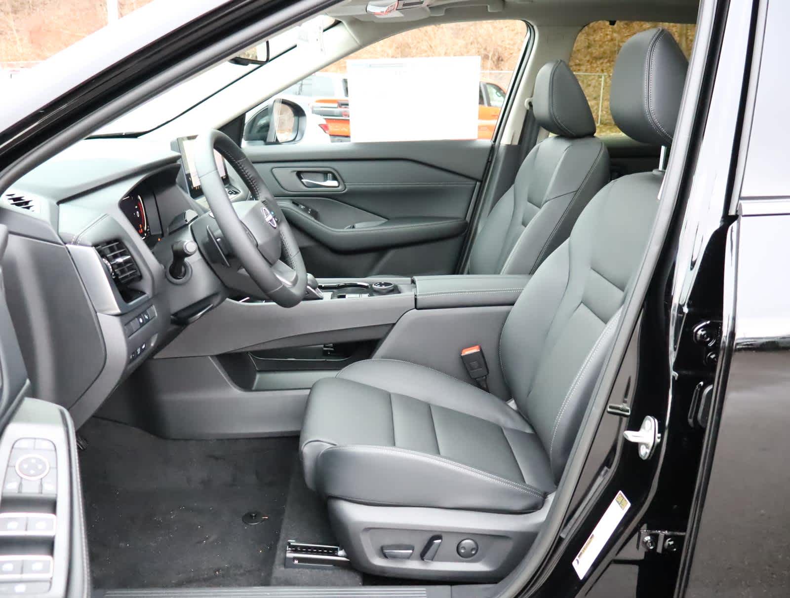 2025 Nissan Rogue SL photo 6