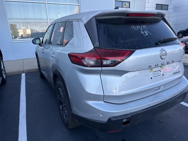 2024 Nissan Rogue SV photo 5