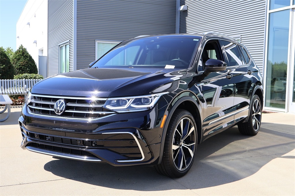 2024 Volkswagen Tiguan SEL R-Line Black photo 4