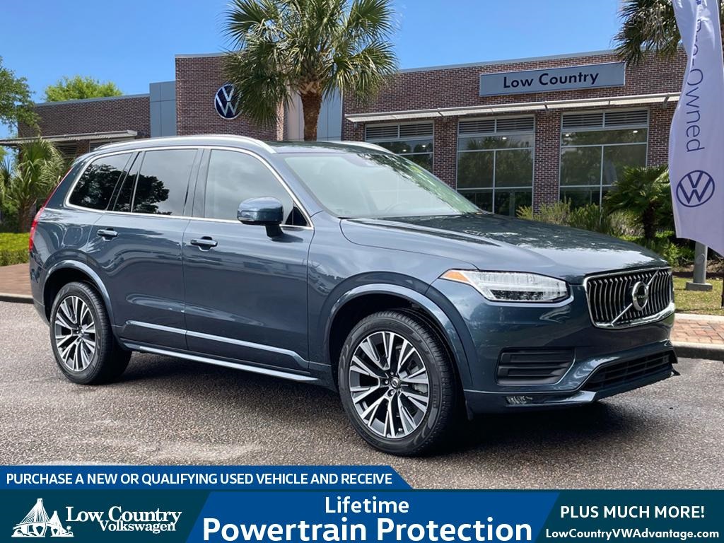 2022 Volvo XC90 Momentum's photo