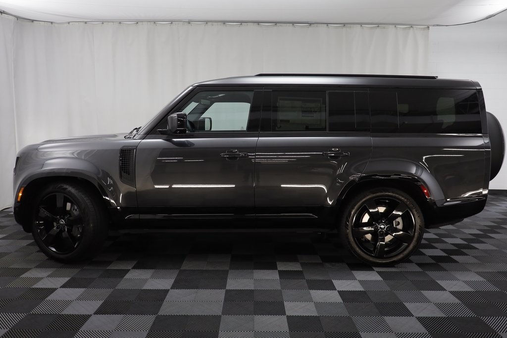 2025 Land Rover Defender 130 X-Dynamic SE photo 4