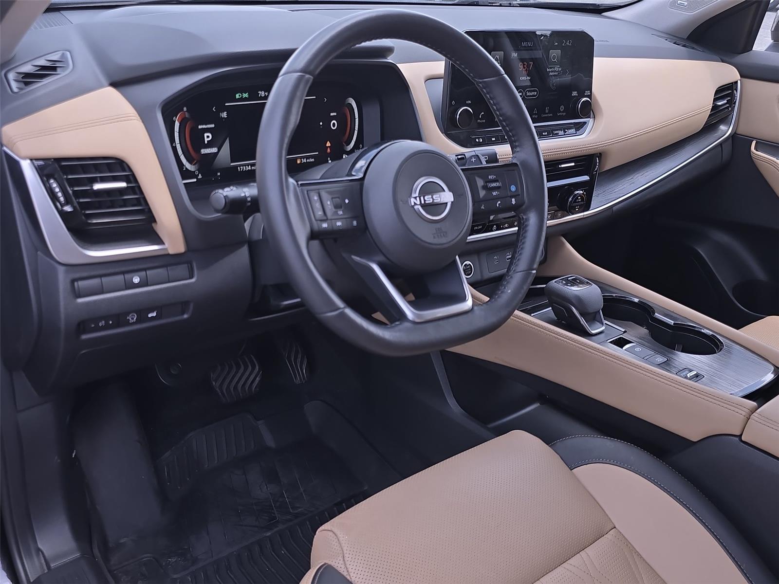 2023 Nissan Rogue Platinum photo 10