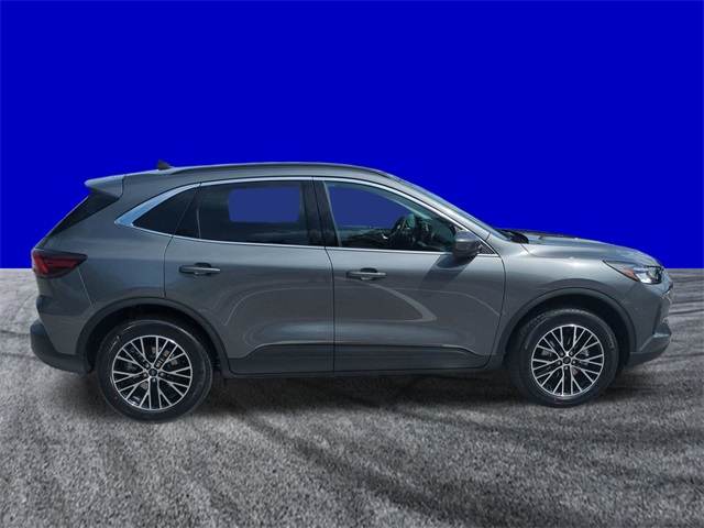 2025 Ford Escape Plug-In Hybrid photo 3