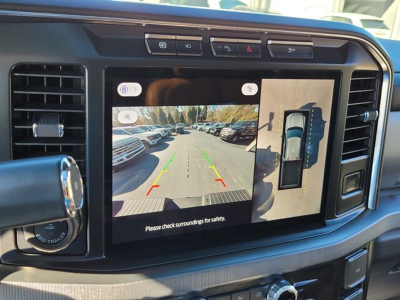 2024 Ford F-250 Platinum photo 16