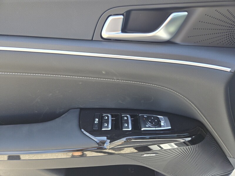 2025 Kia K5 GT-Line photo 9