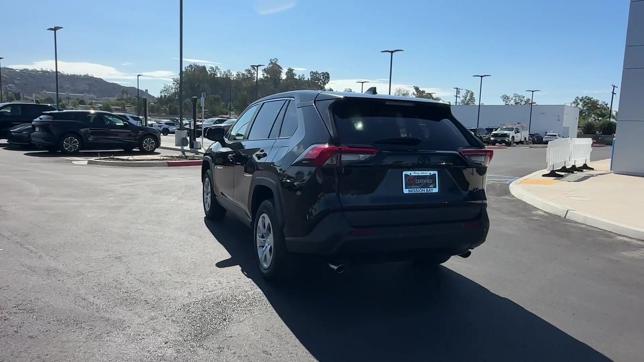 2022 Toyota RAV4 LE photo 47