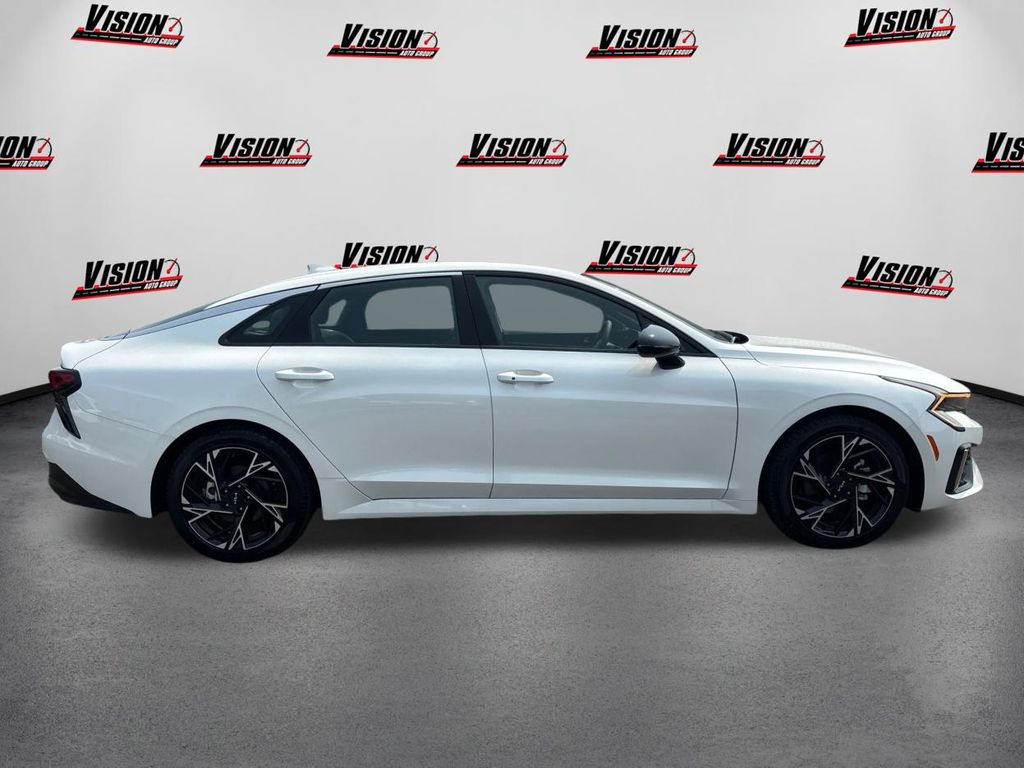 2025 Kia K5 GT-Line photo 3