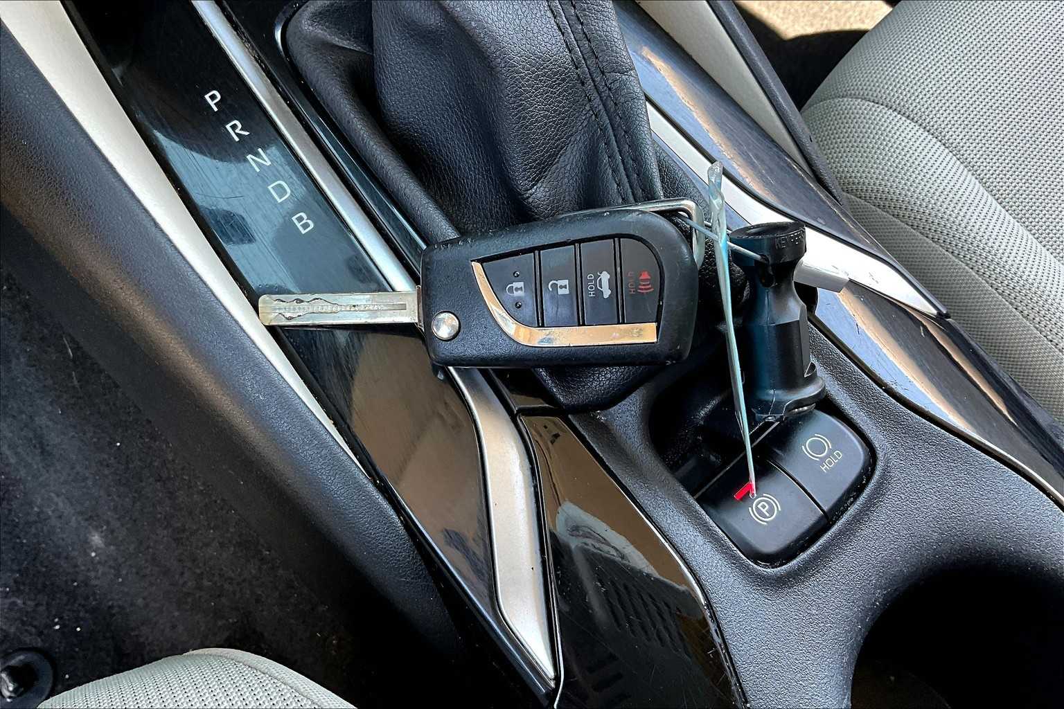 2020 Toyota Corolla LE photo 12