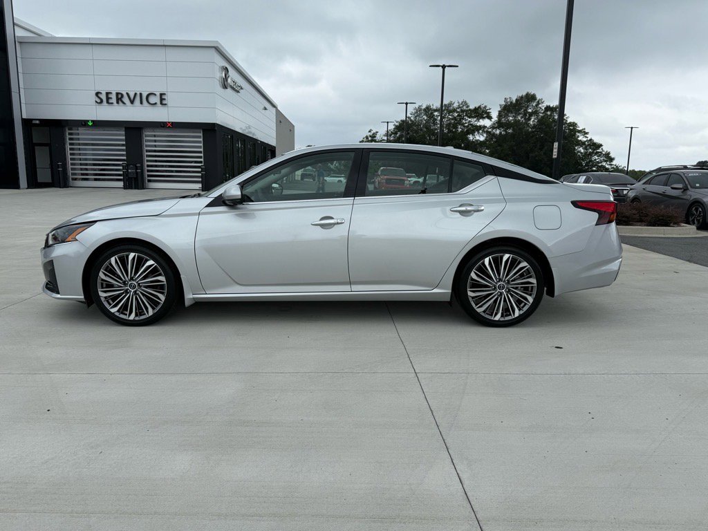 2023 Nissan Altima 2.5 SL photo 8