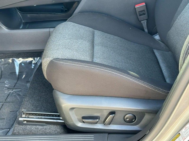 2025 Nissan Rogue SV photo 15