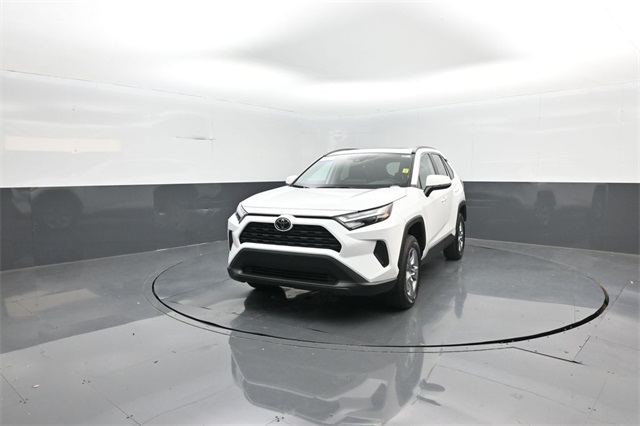 2025 Toyota RAV4 Hybrid XLE photo 2
