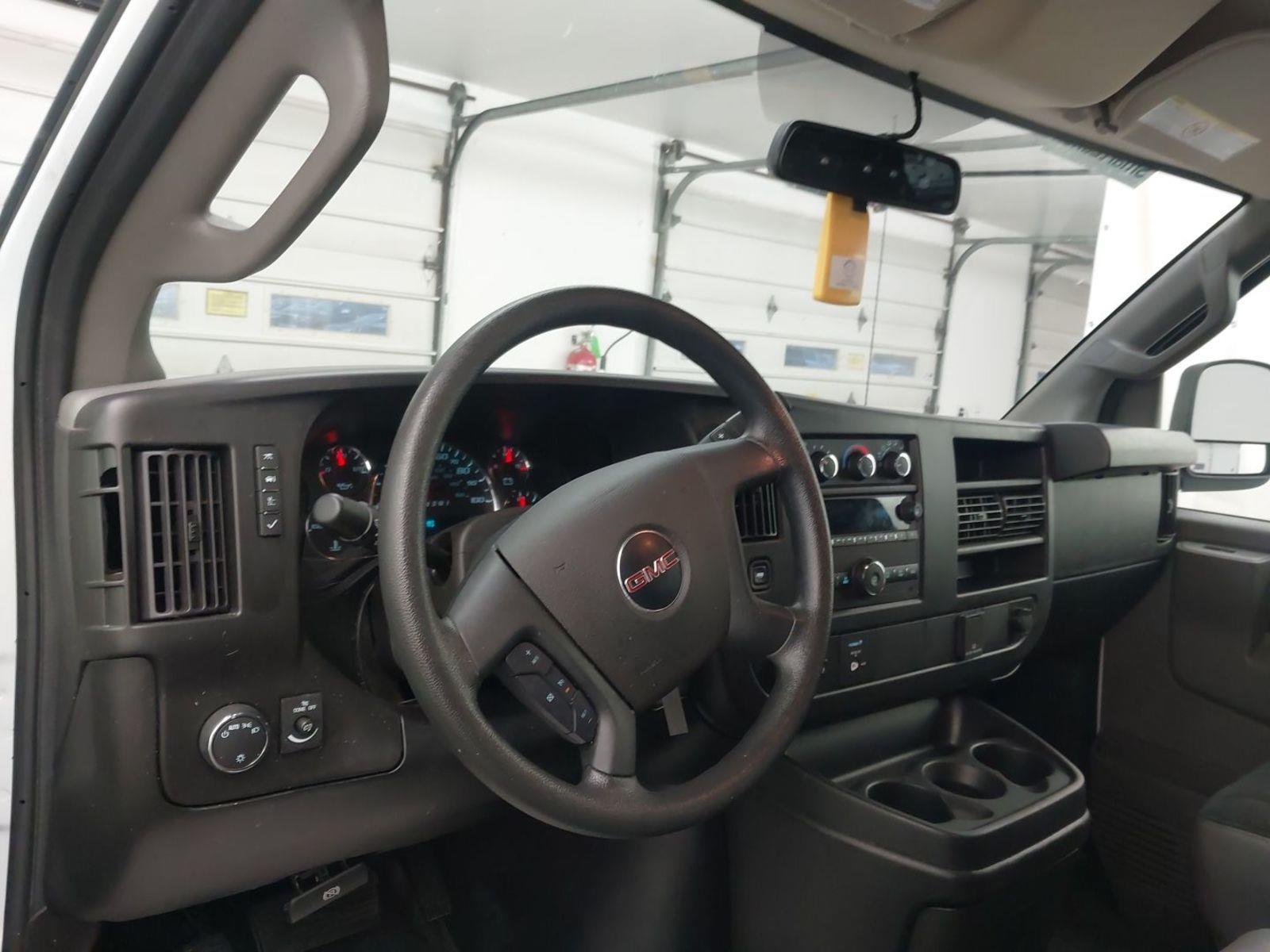 2023 Gmc Savana Cargo 2500 photo 4