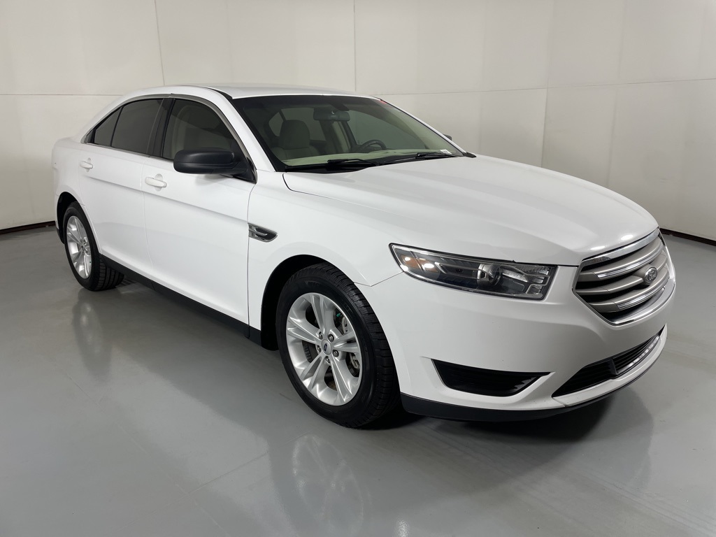2018 Ford Taurus SE photo 2