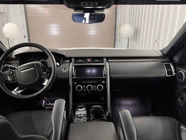 2020 Land Rover Discovery HSE Luxury photo 14