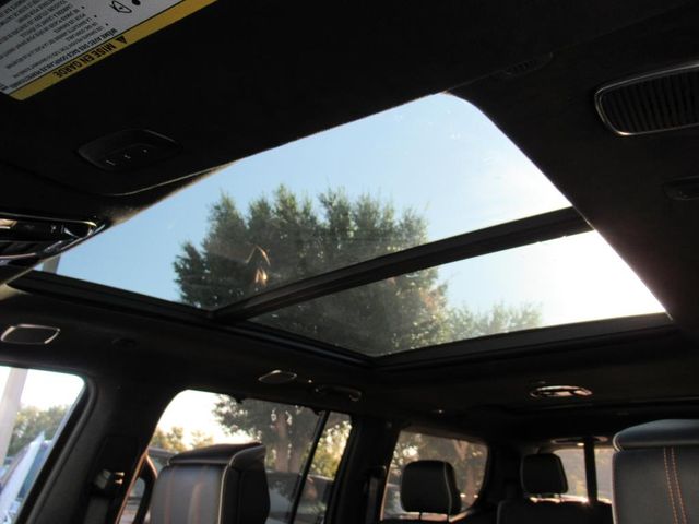 2022 Jeep Grand Wagoneer III photo 27