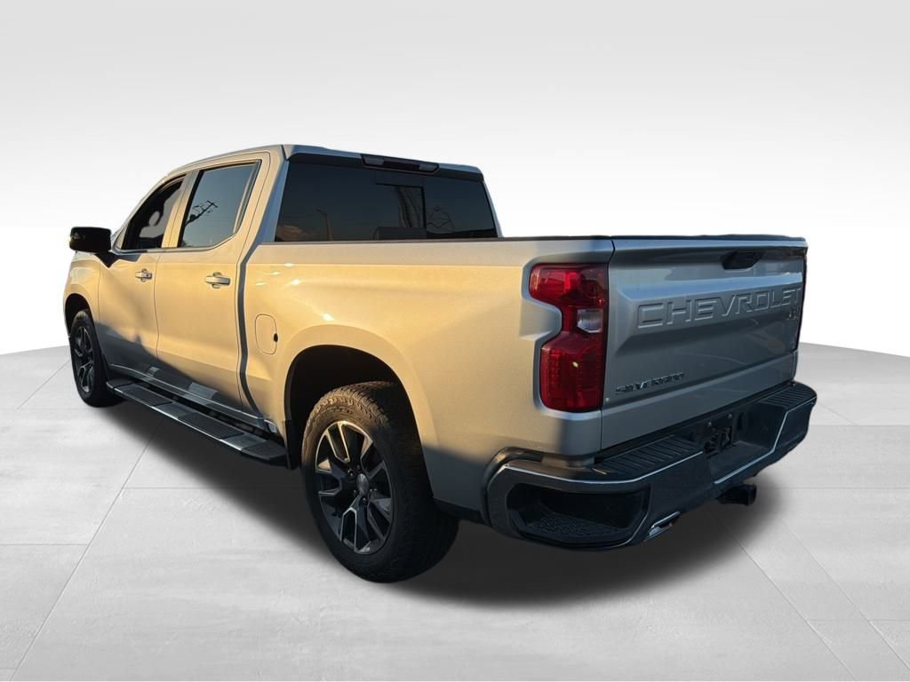 2022 Chevrolet Silverado 1500 LT photo 3
