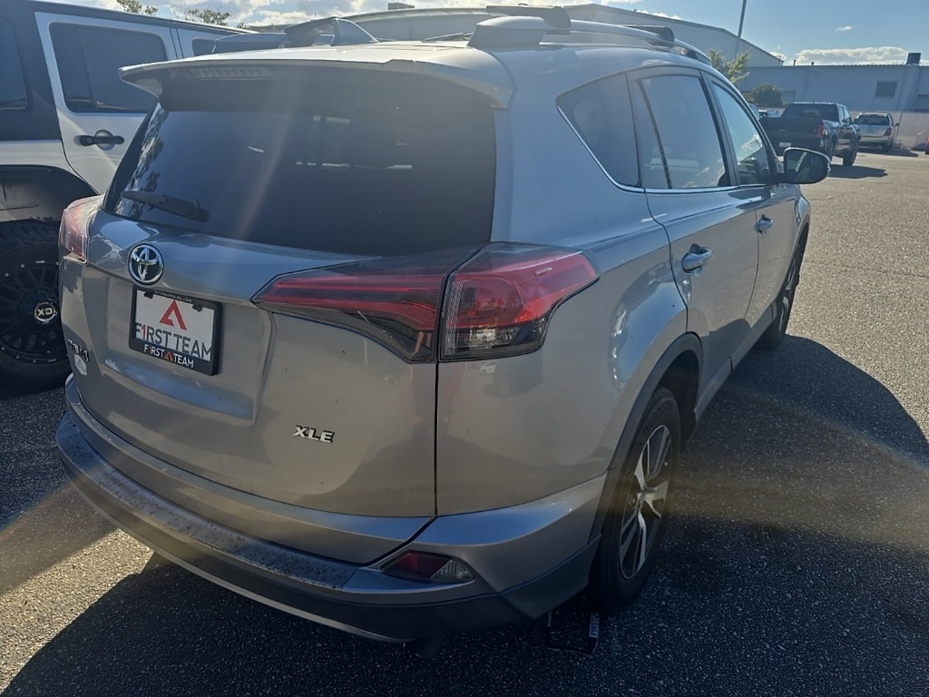 2017 Toyota RAV4 XLE photo 5