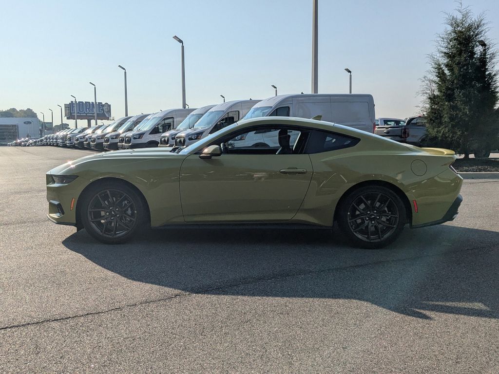 2025 Ford Mustang EcoBoost Premium photo 7