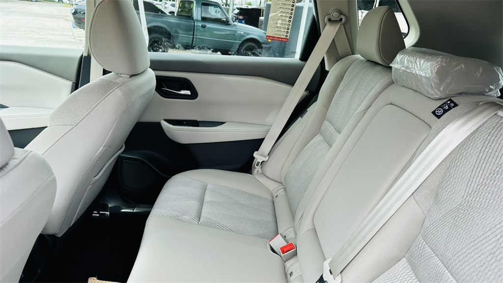 2025 Nissan Rogue SV photo 24