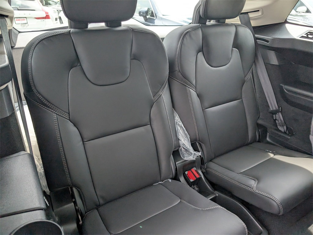 2025 Volvo XC90 T8 photo 5