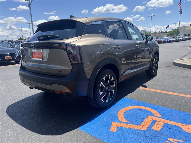 2025 Nissan Kicks SV photo 3