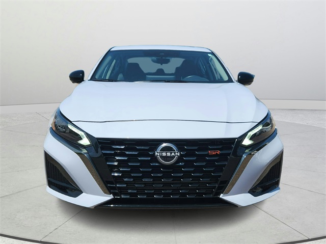 2024 Nissan Altima SR photo 2
