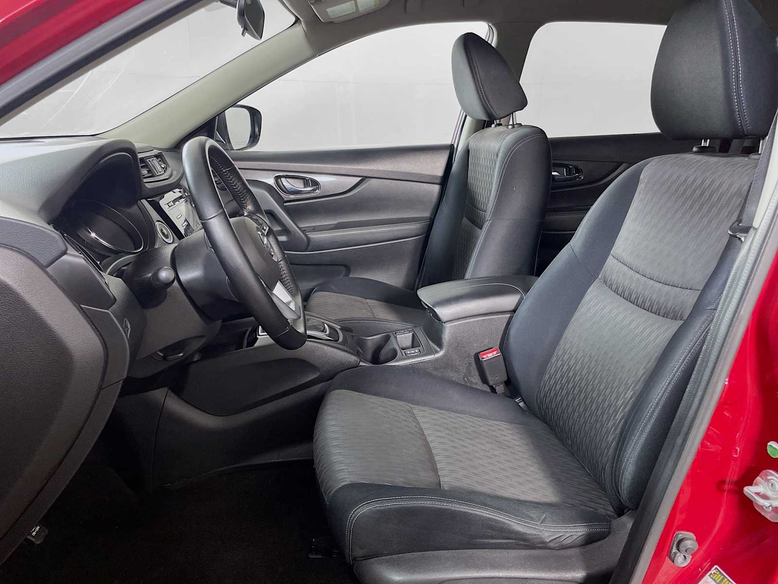 2017 Nissan Rogue SV photo 18