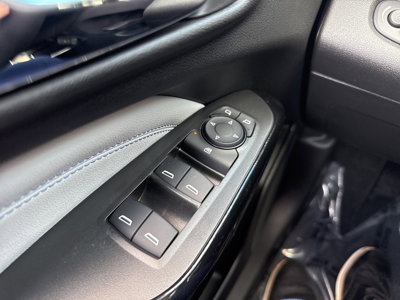2025 Chevrolet Trax LT photo 30