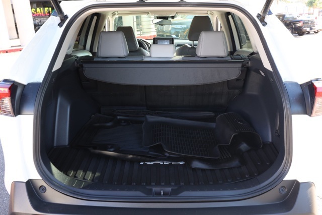 2021 Toyota RAV4 Hybrid XLE Premium photo 14