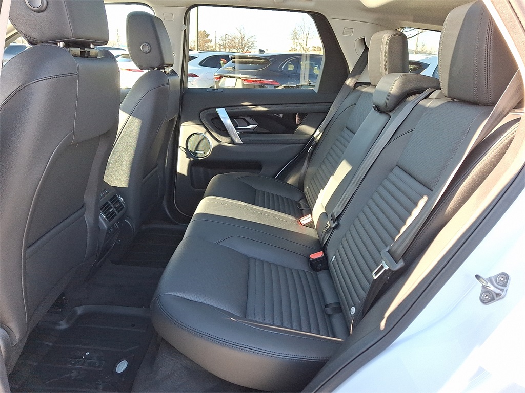2025 Land Rover Discovery Sport S photo 3