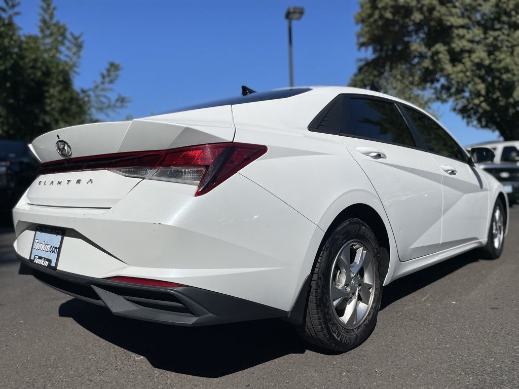 2022 Hyundai Elantra SE photo 3