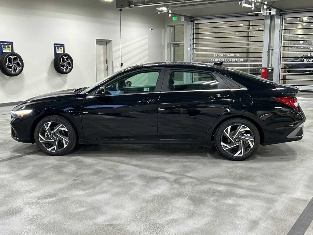 2024 Hyundai Elantra SEL Convenience photo 4