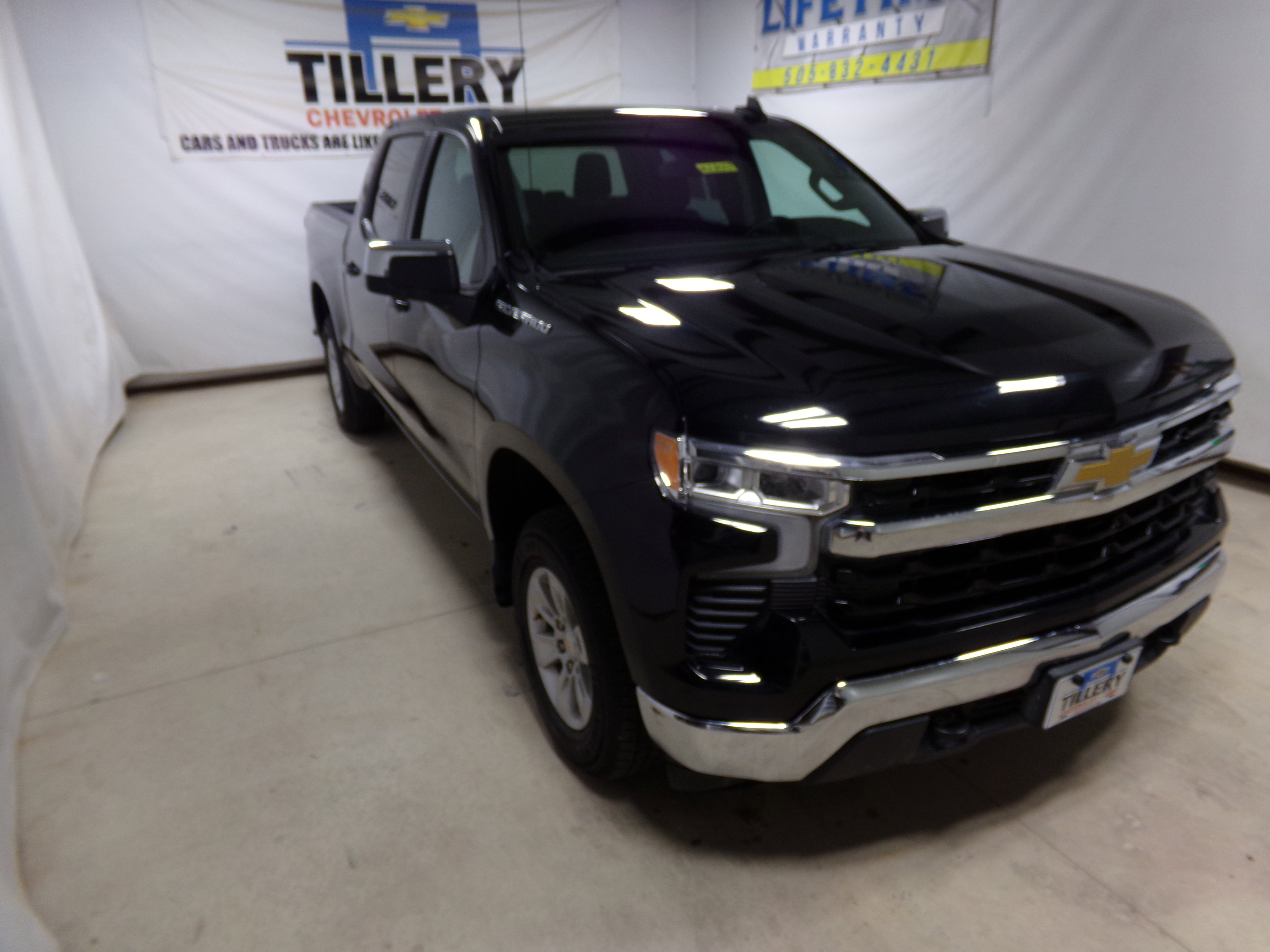2025 Chevrolet Silverado 1500 LT's photo