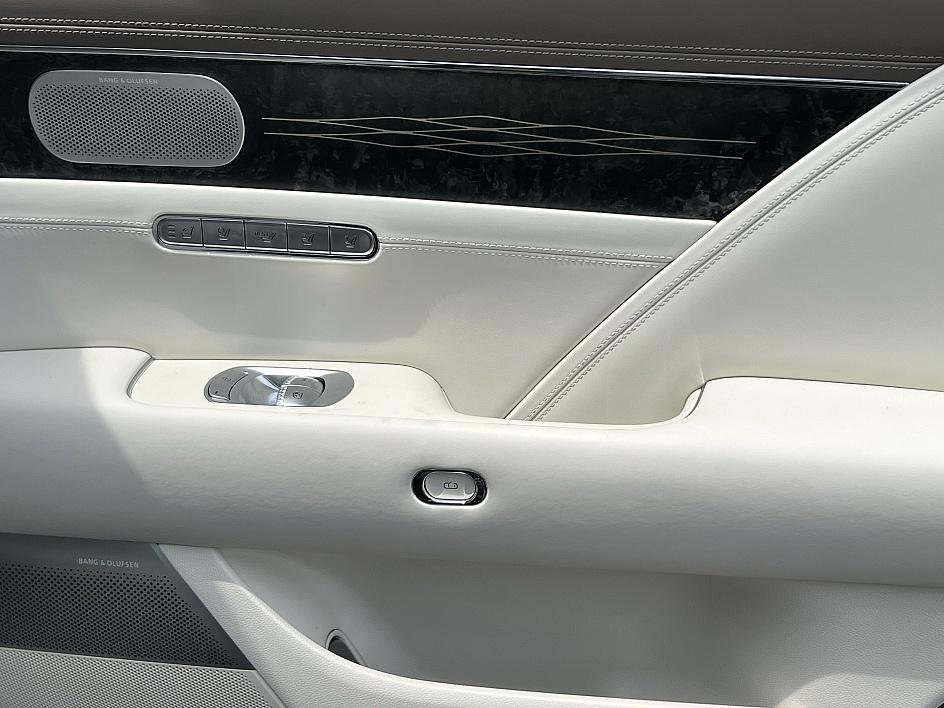 2025 Genesis G90 3.5T E-Supercharger photo 25