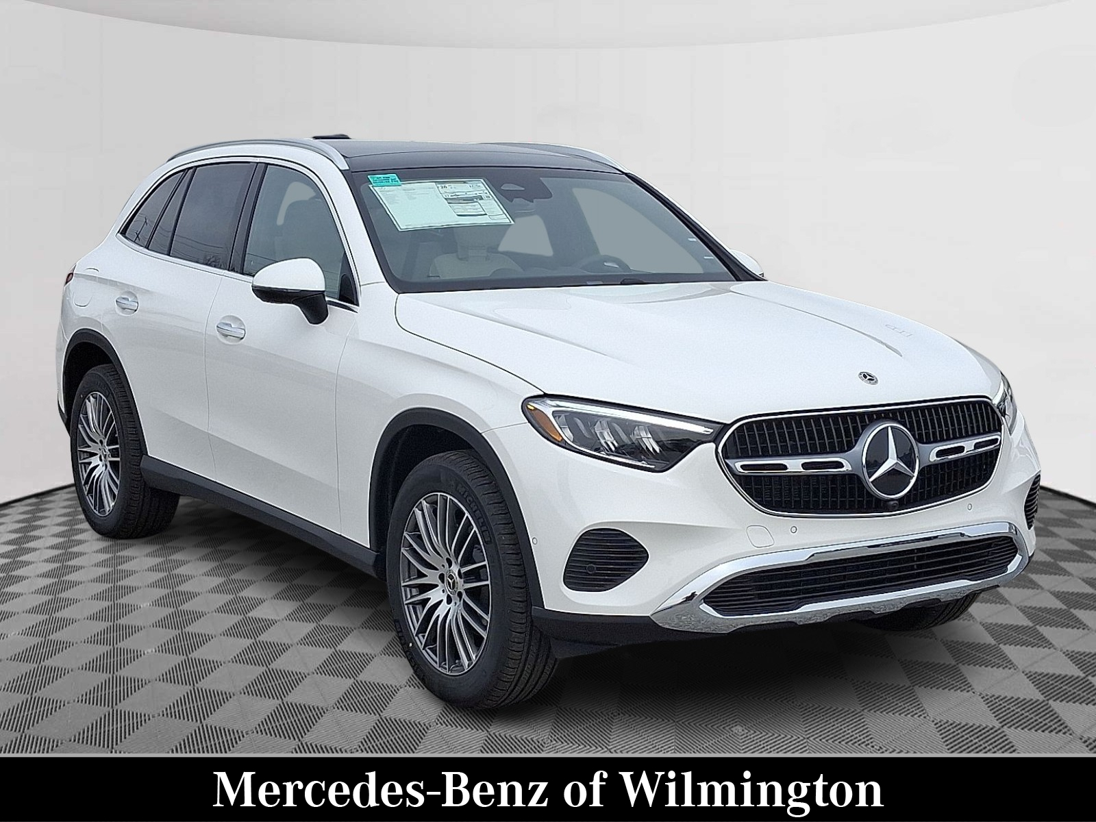 2025 Mercedes-Benz GLC Base's photo