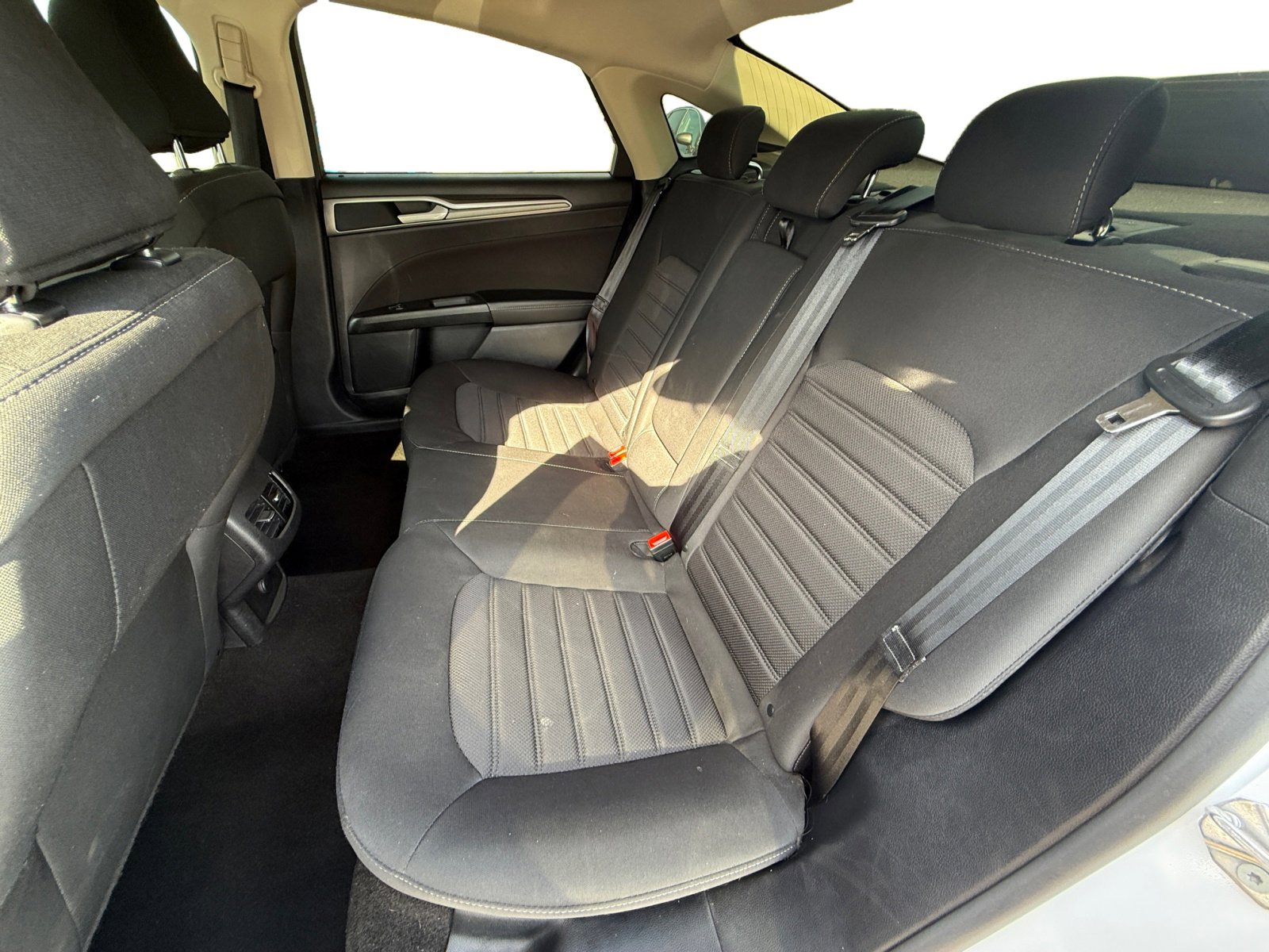 2020 Ford Fusion SE photo 16