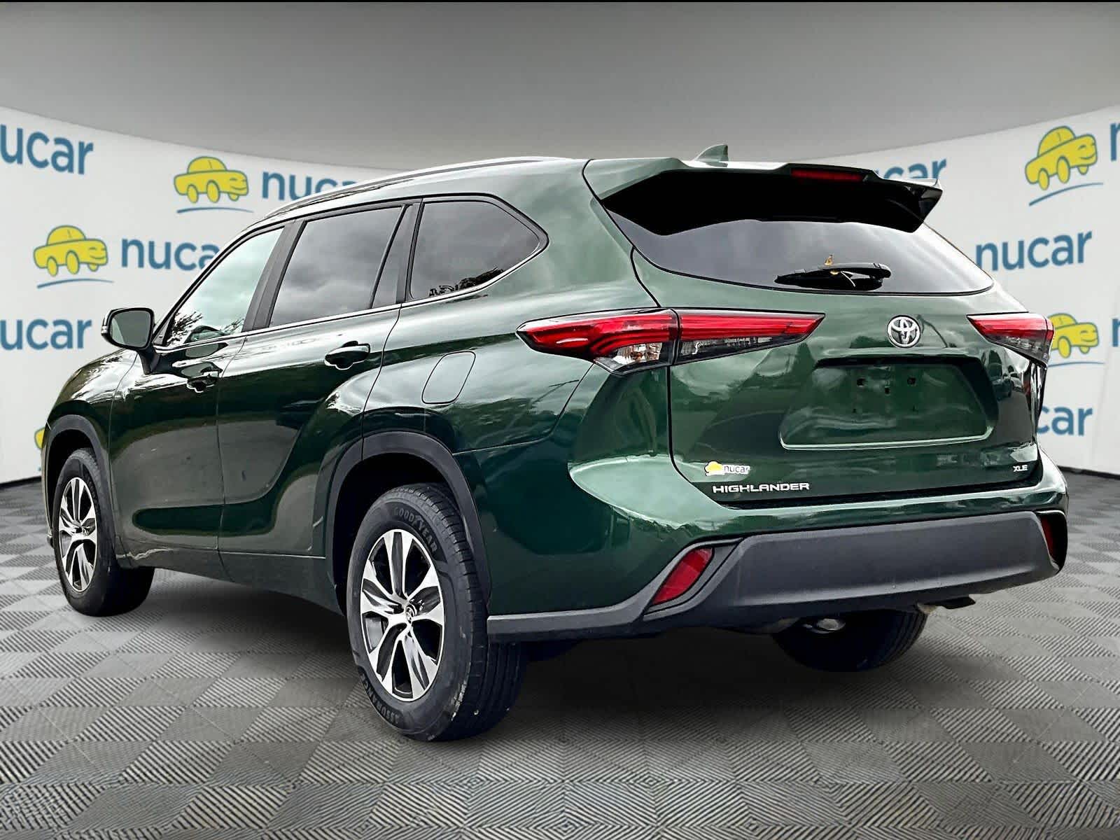 2023 Toyota Highlander XLE photo 2